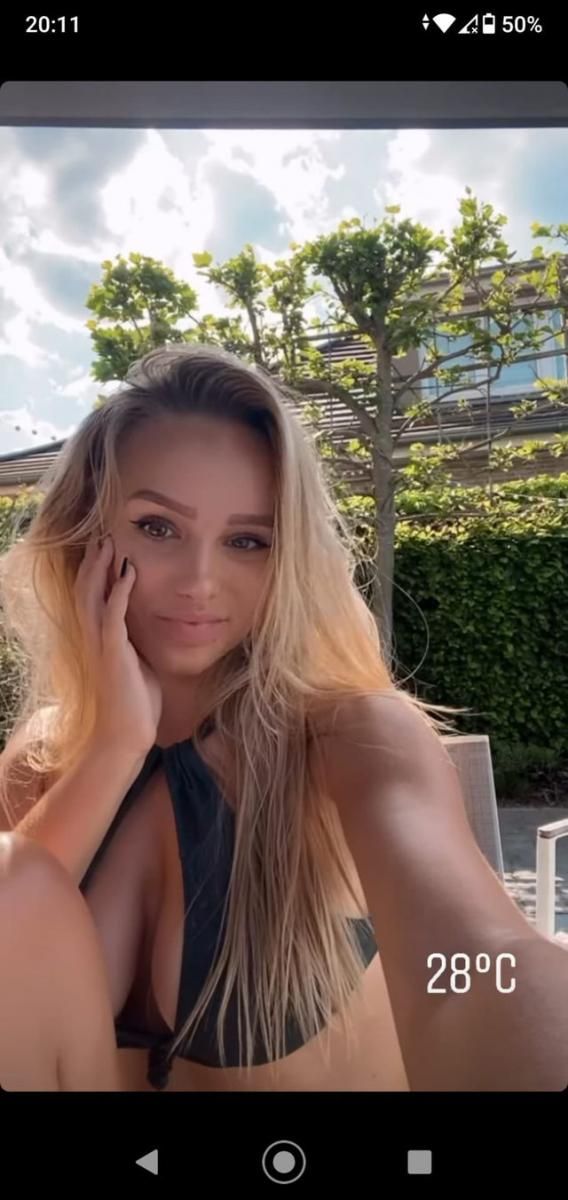 Amy Sonck zuigt alle aandacht naar zich toe met bikini die niets aan verbeelding overlaat