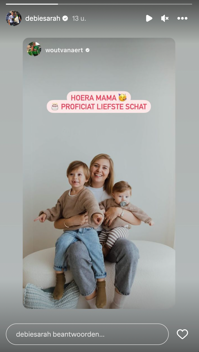 Wout van Aert post geweldig foto van vrouw Sarah De Bie en hun twee zoontjes