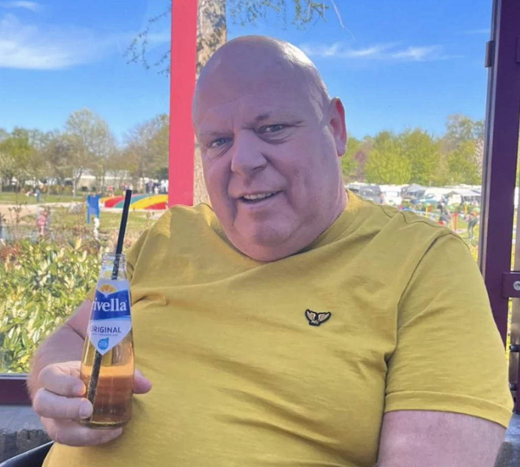 Peter Gillis betrapt zoon met de schoonmaakster in caravan