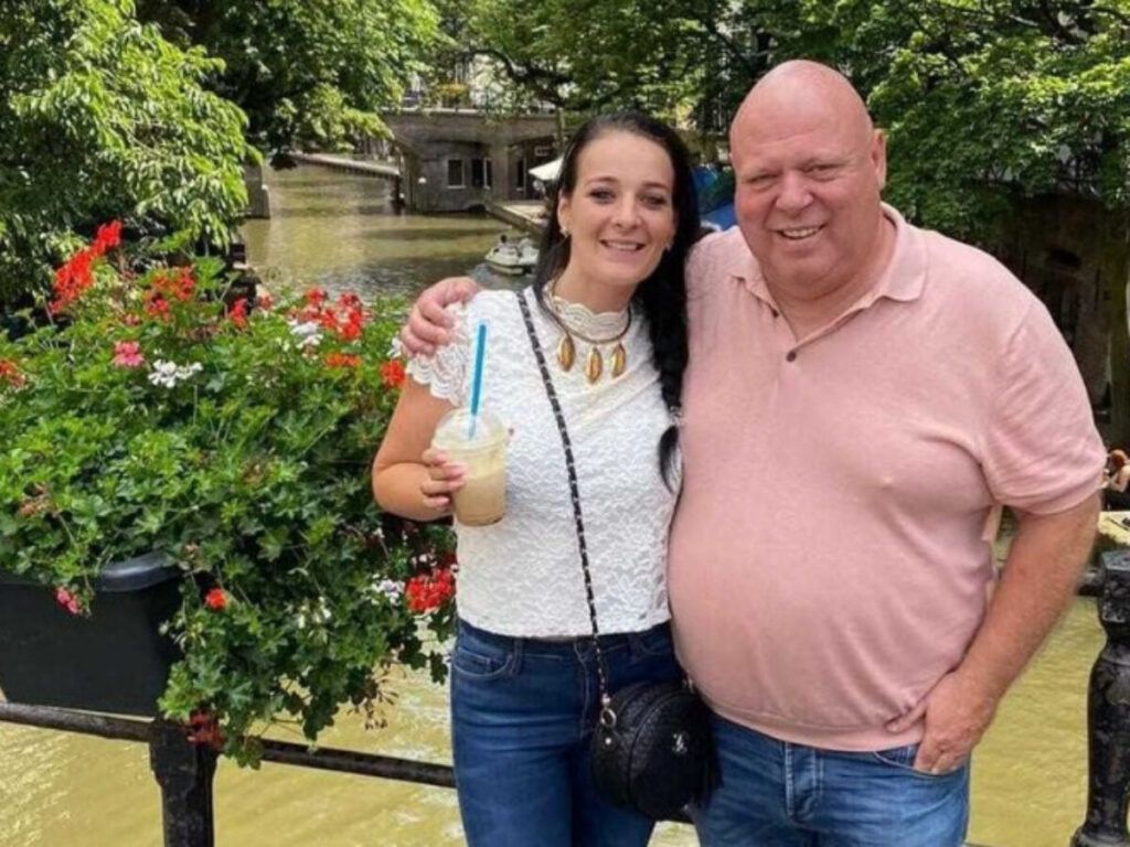 Nicol Kremers gespot in veel te pikante kerstoutfit