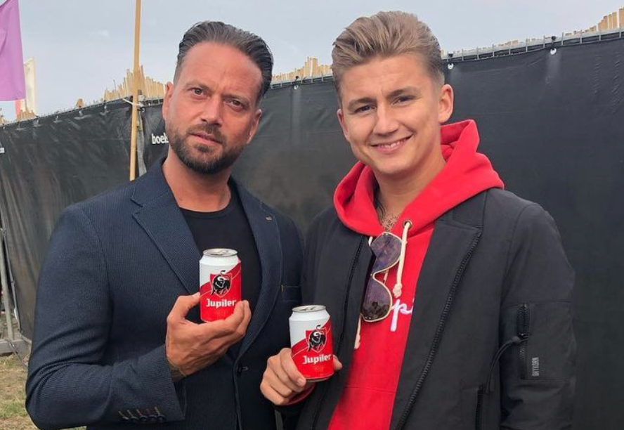 Manager Mart Hoogkamer woest om betrappen van acteur met 17-jarige dochter