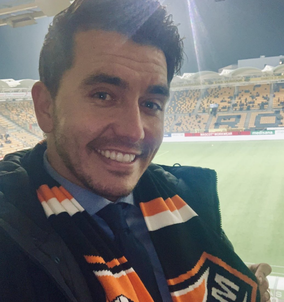 Jan Smit gespot op tv met enorme onderkin