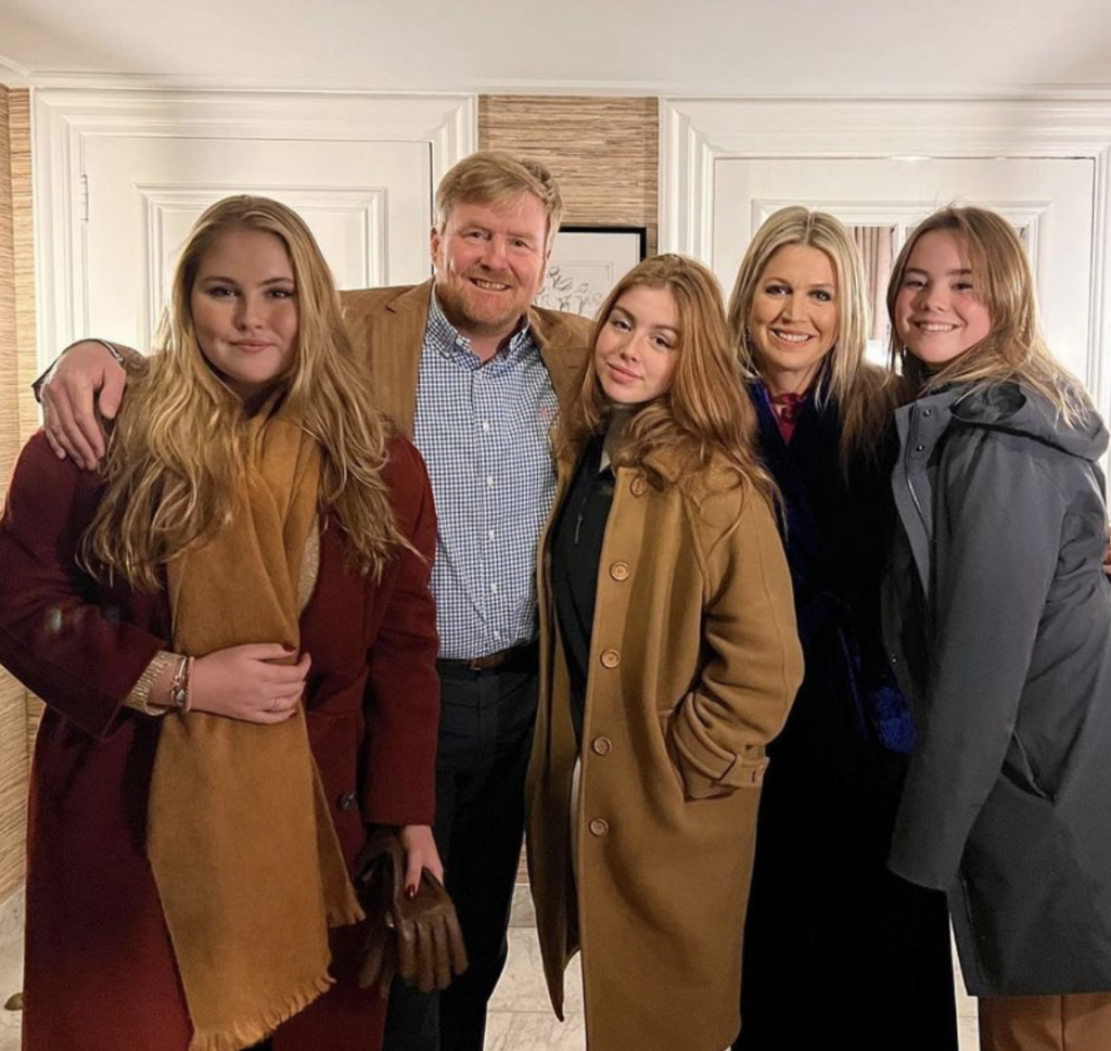 Amalia, Willem-Alexander én Máxima stomdronken in hotel gespot