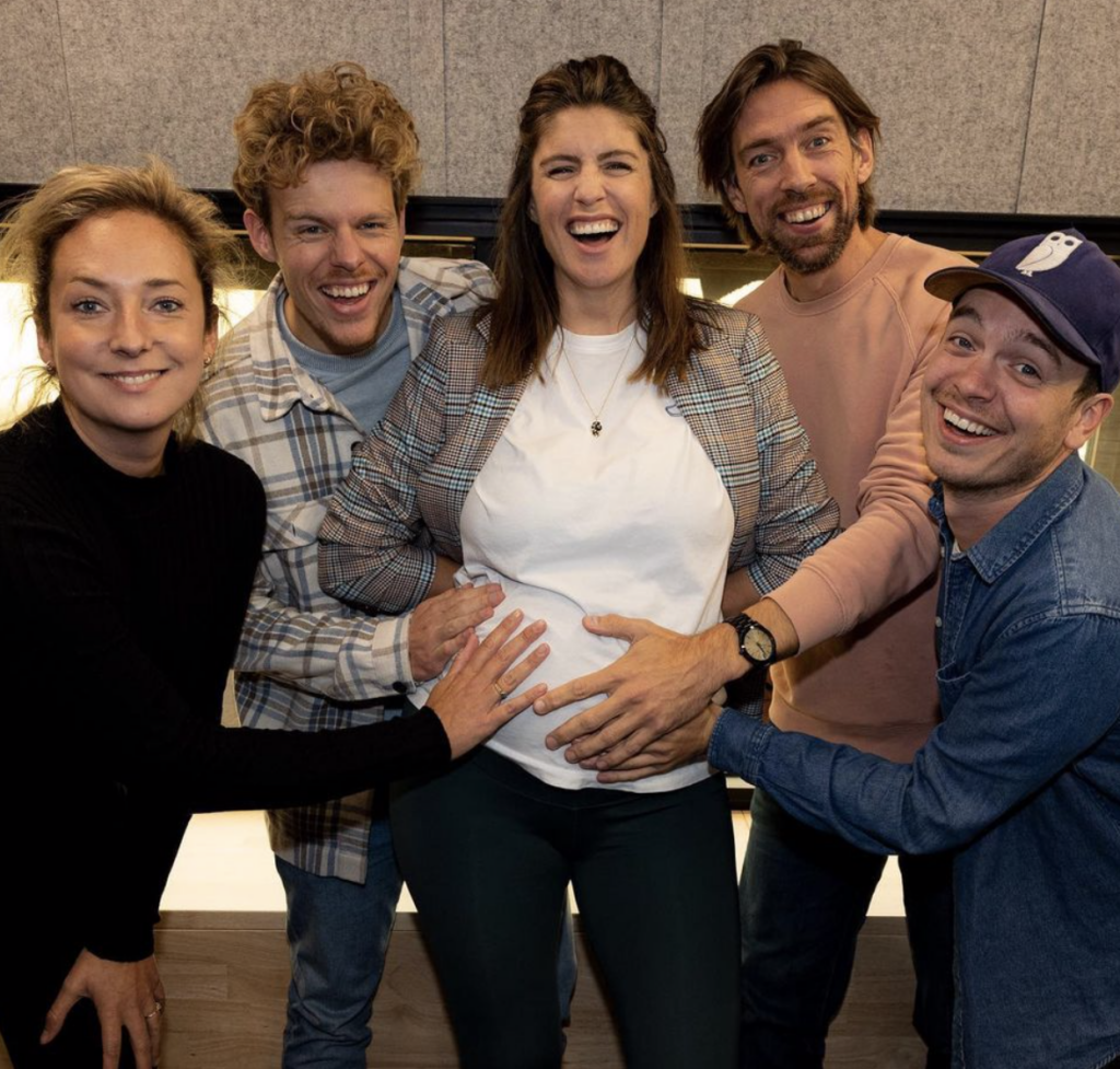 Marieke Elsinga deelt foto van prachtige babybuik: 'Bijna 9 maanden'