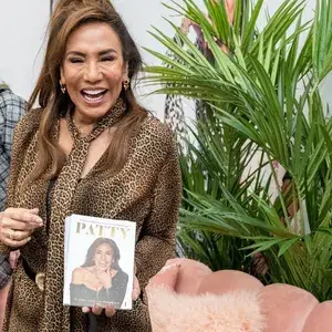 Patty Brard met haar boek
