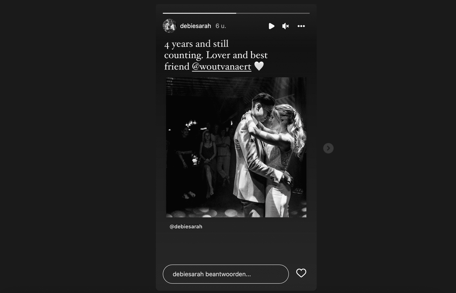 Sarah De Bie en Wout van Aert hebben wat te vieren en delen prachtige foto