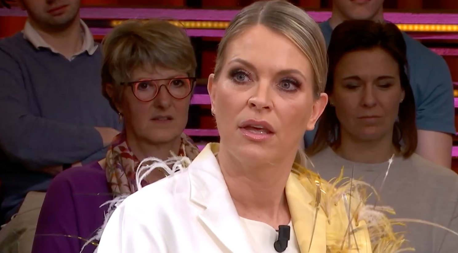 Karen Damen in 'De Tafel van Vier'. Bron: Play4