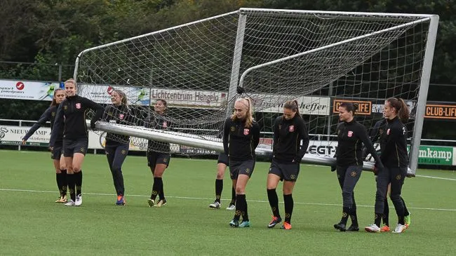Foto's: FC Twente Vrouwen traint in aanloop naar topper tegen PSV