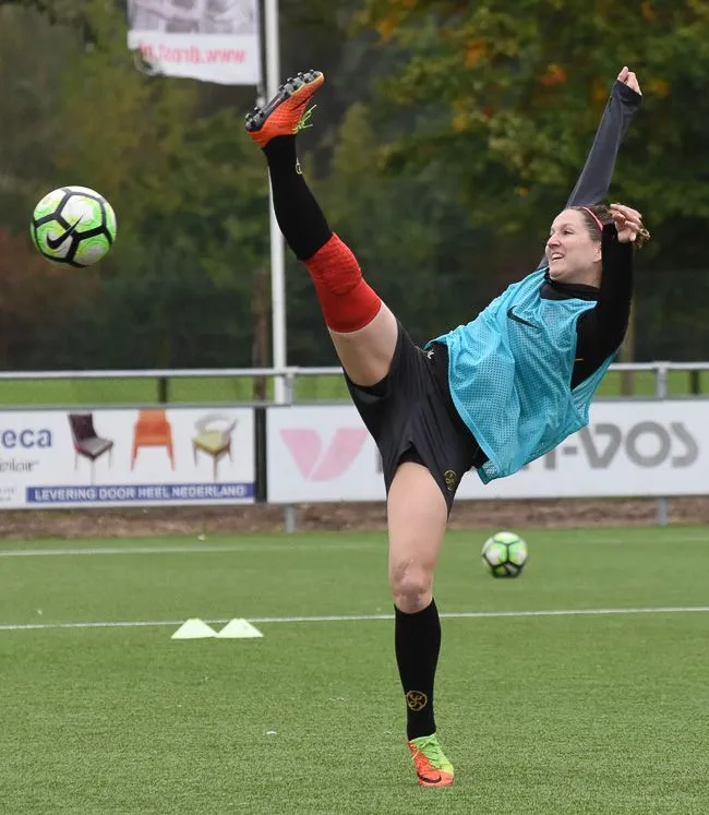 Foto's: FC Twente Vrouwen traint in aanloop naar topper tegen PSV
