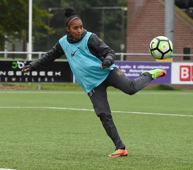 Foto's: FC Twente Vrouwen traint in aanloop naar topper tegen PSV