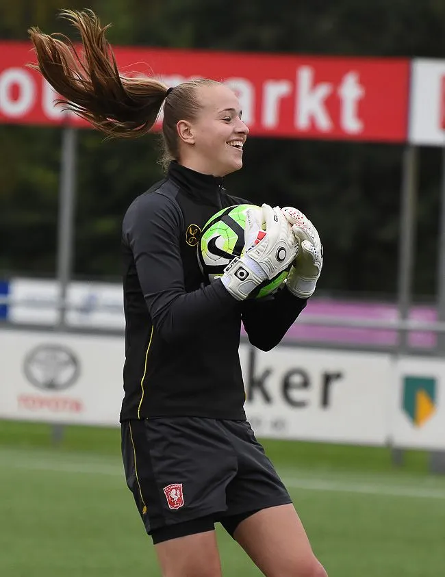 Foto's: FC Twente Vrouwen traint in aanloop naar topper tegen PSV
