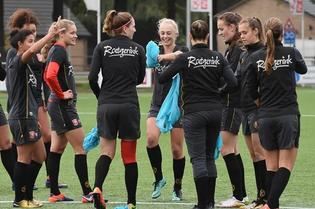 Foto's: FC Twente Vrouwen traint in aanloop naar topper tegen PSV