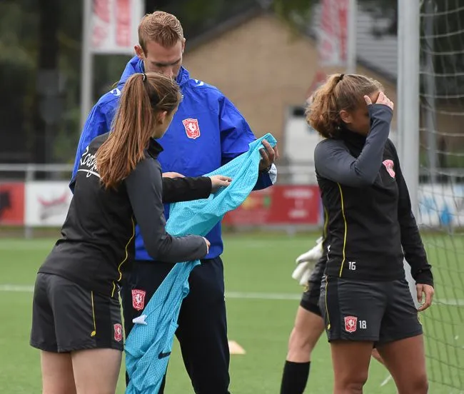 Foto's: FC Twente Vrouwen traint in aanloop naar topper tegen PSV
