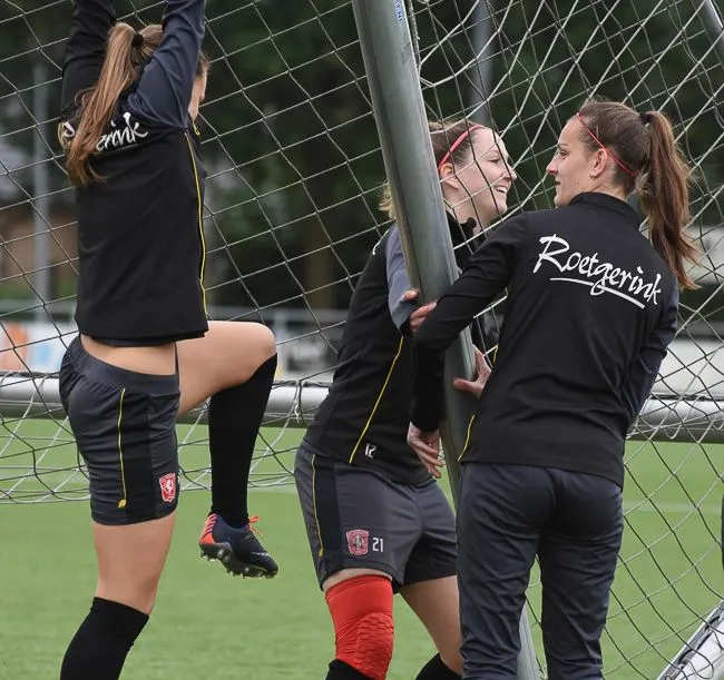 Foto's: FC Twente Vrouwen traint in aanloop naar topper tegen PSV