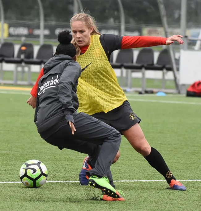Foto's: FC Twente Vrouwen traint in aanloop naar topper tegen PSV