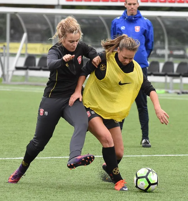 Foto's: FC Twente Vrouwen traint in aanloop naar topper tegen PSV