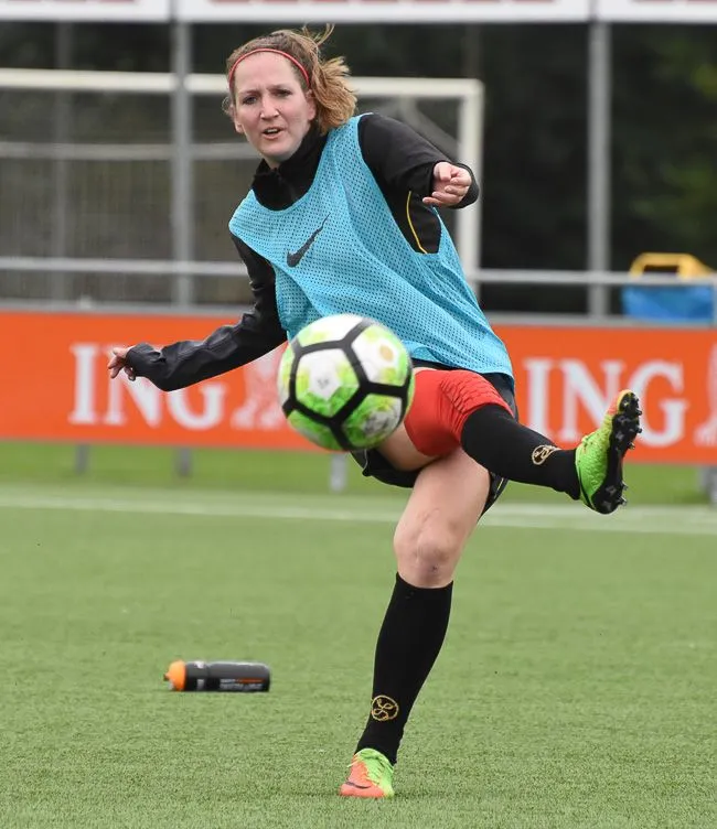 Foto's: FC Twente Vrouwen traint in aanloop naar topper tegen PSV