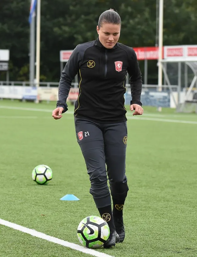 Foto's: FC Twente Vrouwen traint in aanloop naar topper tegen PSV