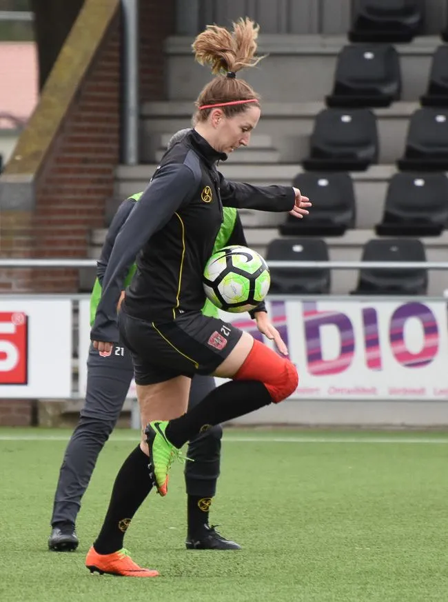 Foto's: FC Twente Vrouwen traint in aanloop naar topper tegen PSV