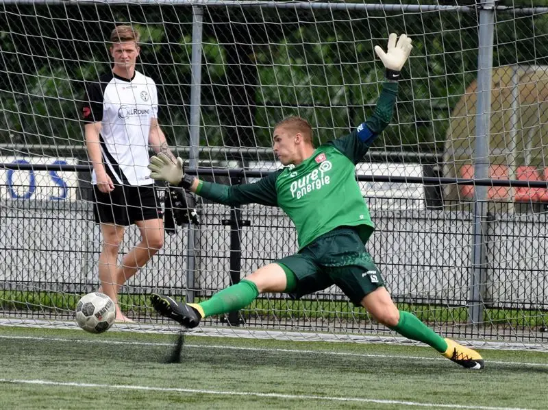 Foto's: Bijzonder eerbetoon aan Nouri door selectie Jong FC Twente