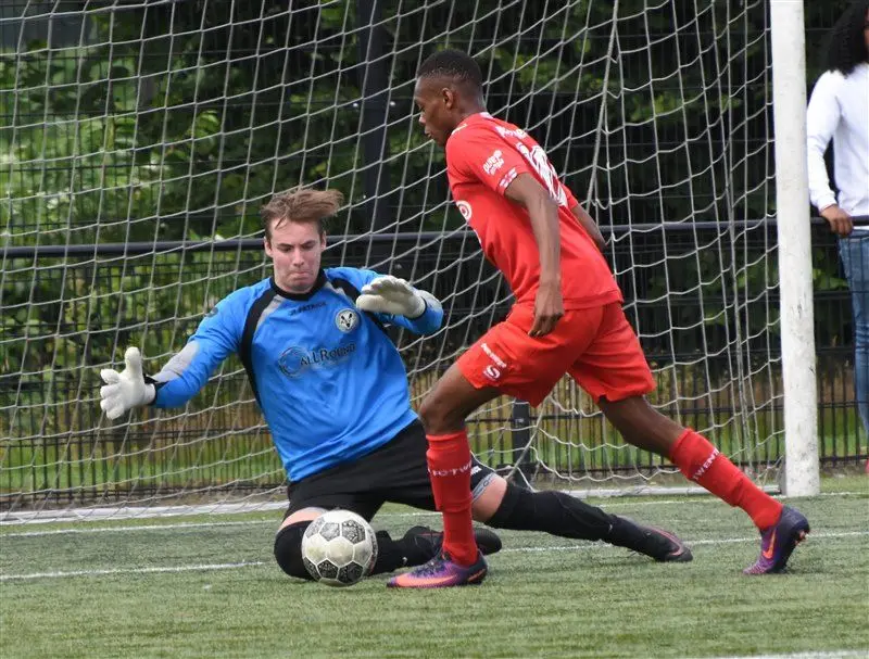 Foto's: Bijzonder eerbetoon aan Nouri door selectie Jong FC Twente