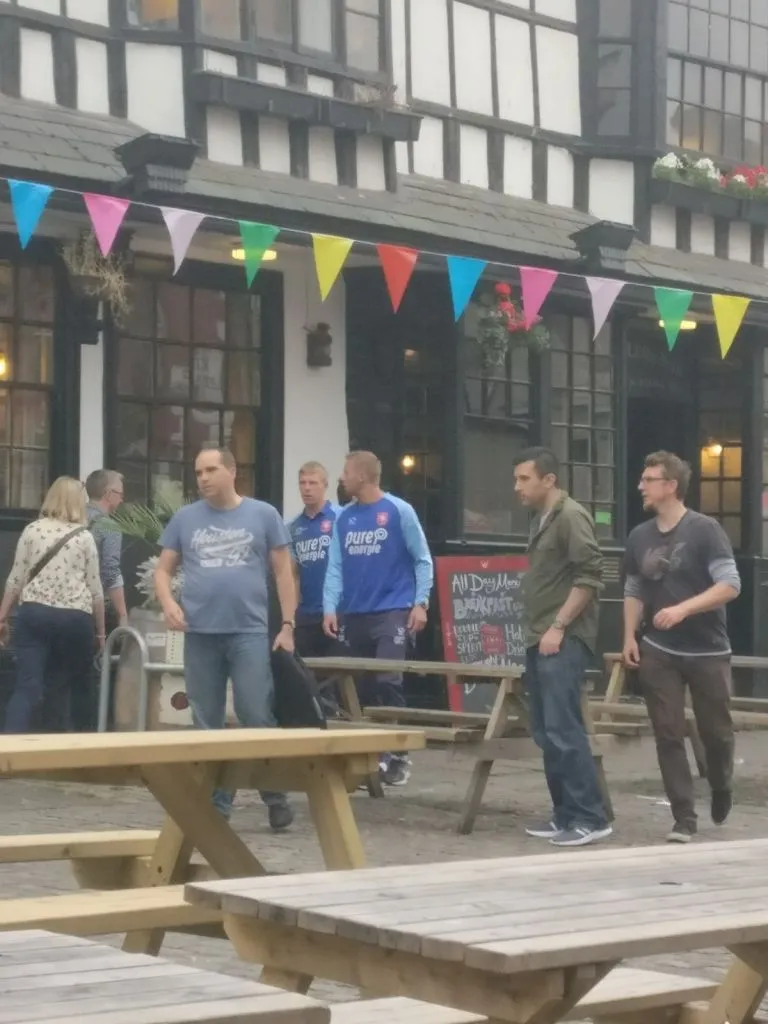 Fotoverslag: Supporters volgen FC Twente naar Bristol City