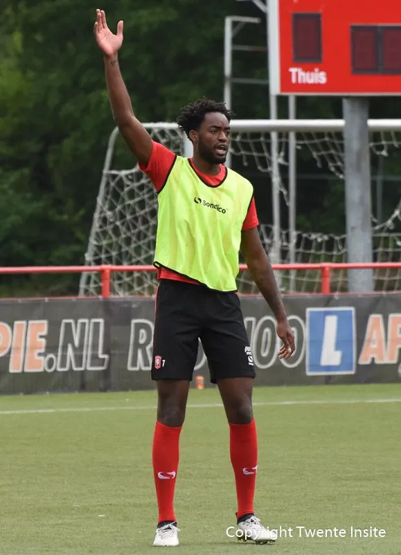 Foto's en Video: Tottenham verdediger Christian Maghoma traint mee bij FC Twente