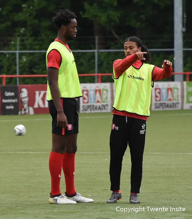 Foto's en Video: Tottenham verdediger Christian Maghoma traint mee bij FC Twente