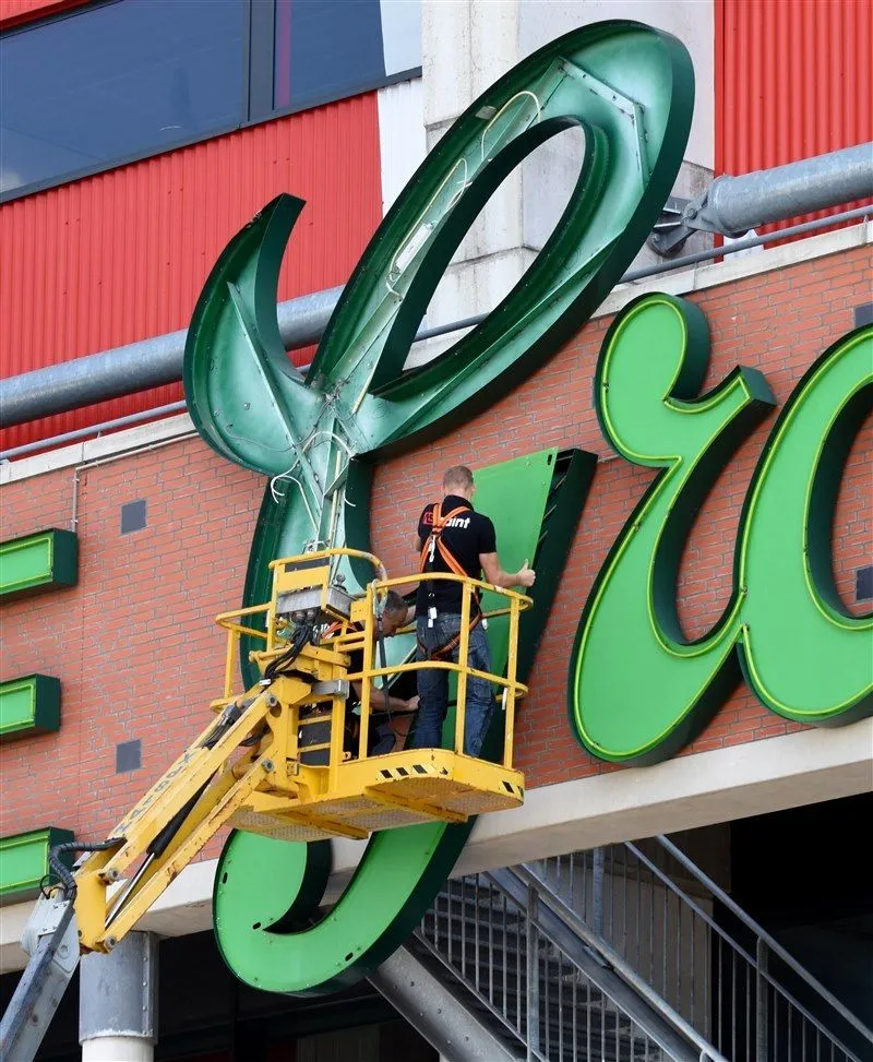 grolsch veste demontage sponsor ek vrouwen uefa 002