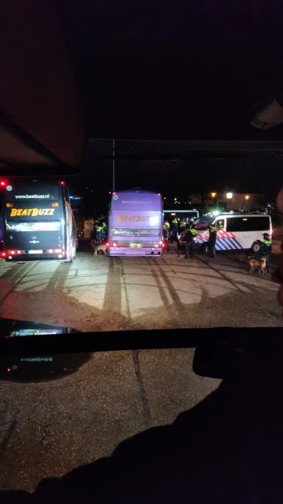 roda twente 2019 politie bussen 576x1024