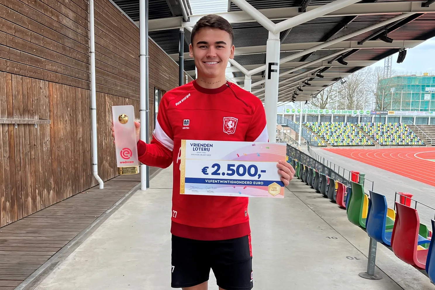 Prachtig | Ugalde gaat bokaal schenken aan oma: "Zij bewaart al mijn trofeeën"