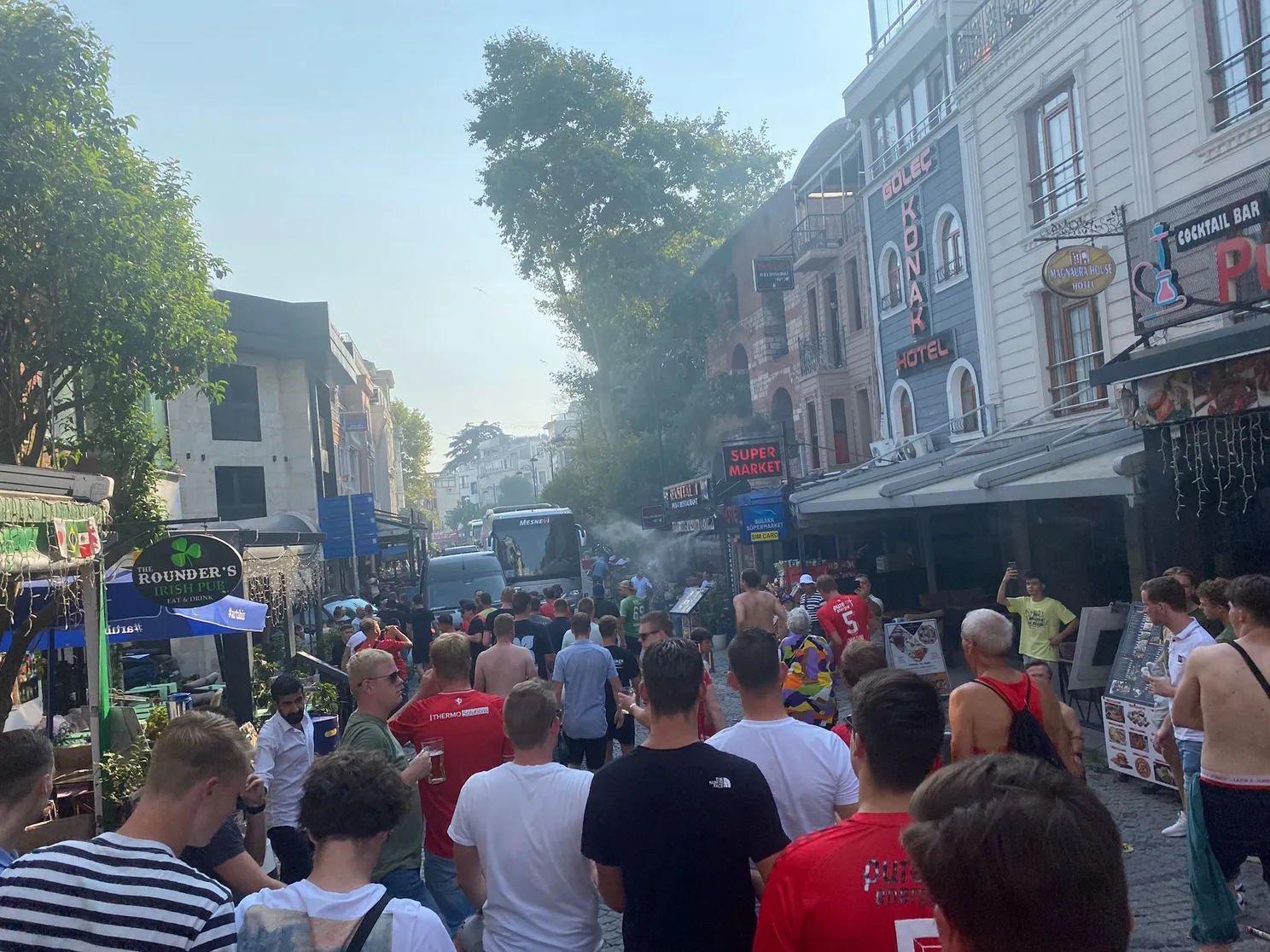 FOTO: Tukkers on tour vermaken zich goed in Istanbul!