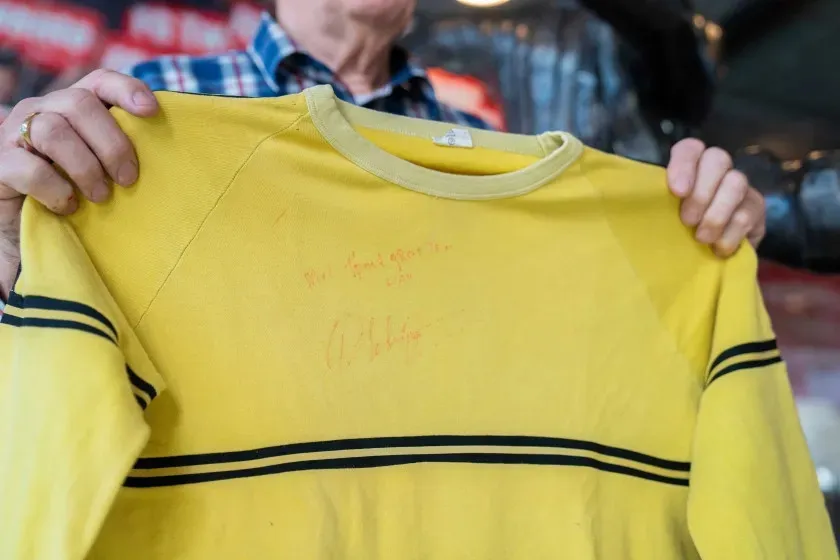 Historisch FC Twente-shirt lag 50 jaar te verstoffen op zolder