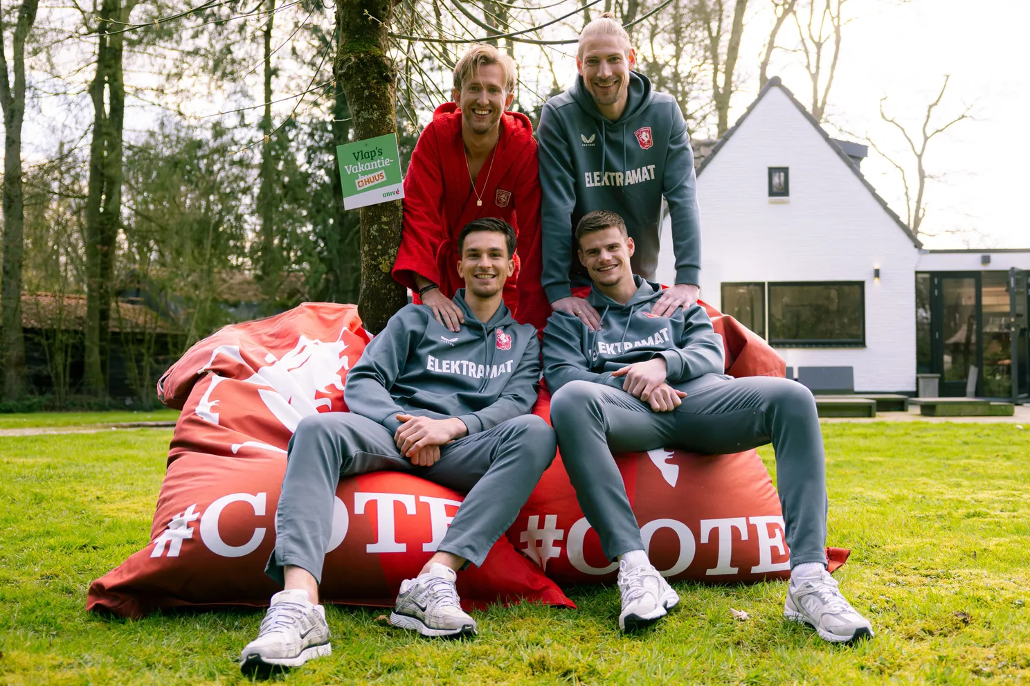 Zien! Vlap en Unnerstall schitteren in hilarische reclamespot: "Kom zing en dans met mij!"