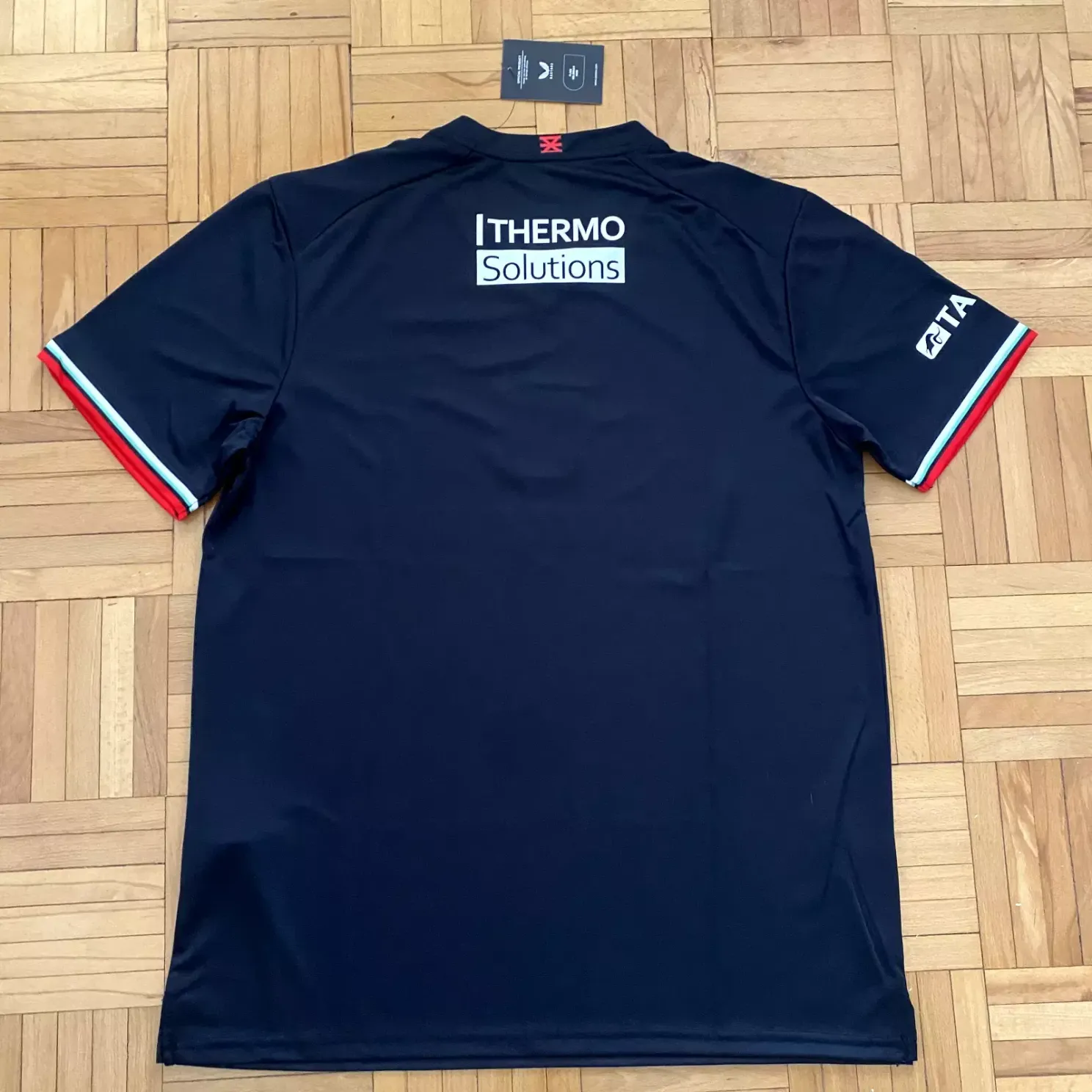 Jubileumshirt FC Twente gelekt: Bekijk hier de foto's