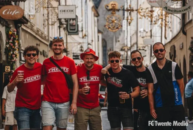 Twente-supporters massaal op weg naar Malmö: "Gezelligheid, de wedstrijd en een biertje drinken"