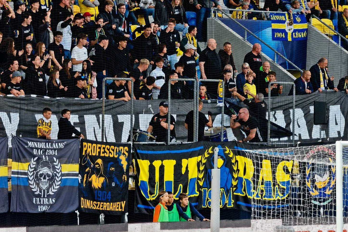 ultras-fc-dac-04-supporters