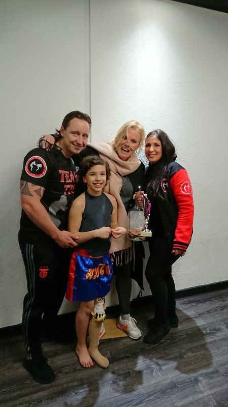 Doe mee met de kickboks sportblade inzameling actie voor Kate