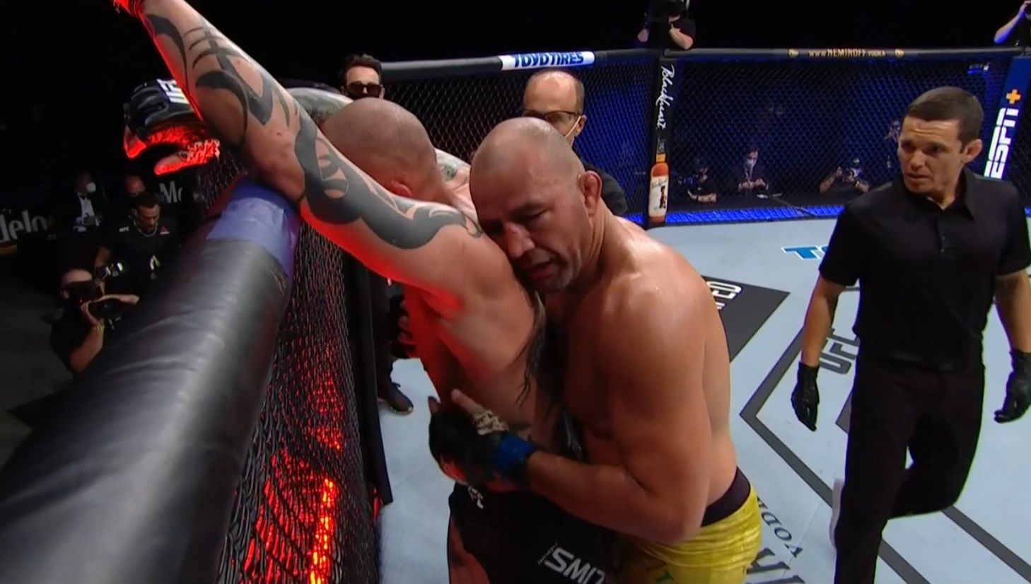 Uitslagen UFC Fight Night op ESPN + 29 Jacksonville: Teixeira sloopt Smith