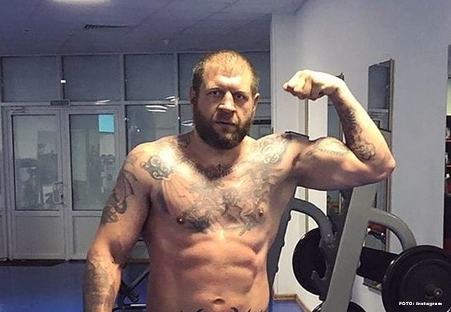 MMA-KWAJONGEN: Aleksander Emelianenko achter de tralies