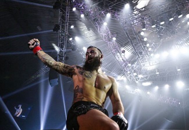 ONE Eternal Glory: knock-out koning Anthony Engelen vecht MMA-partij in Januari