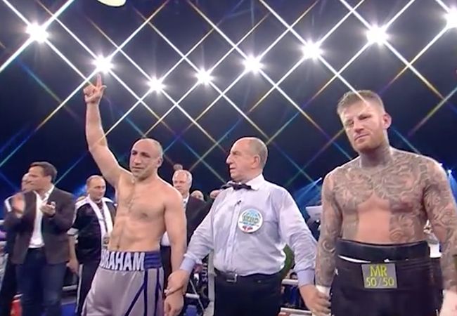 Bokser pakt toch WBO titel na controversiële jury beslissing