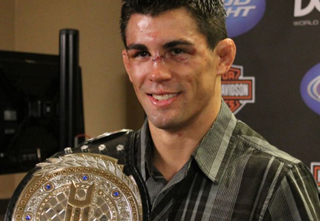 Dominick Cruz uitgevallen voor UFC 219 door gebroken arm