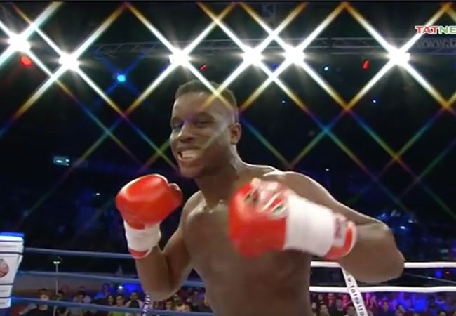 Donegi Abena treft stevige tegenstander tijdens ACB KB 16 Clash of Titans