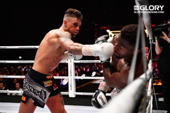 Nieky Holzken geboekt voor bokswedstrijd in Duitsland