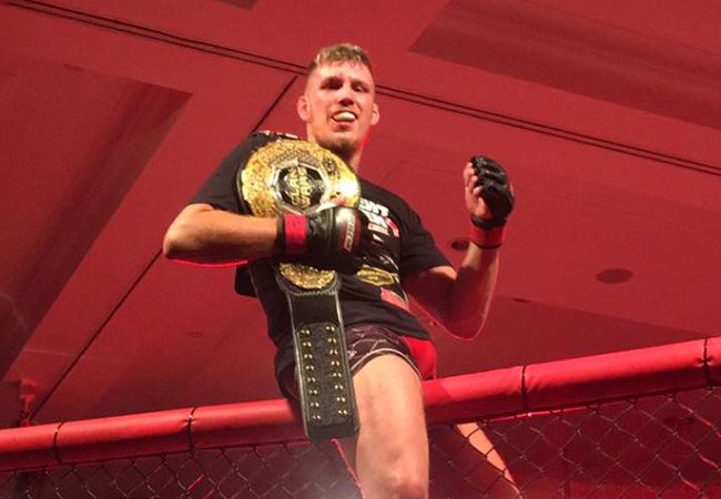 Hubert Geven verslaat Donovan Desmae tijdens Cage Warriors debuut