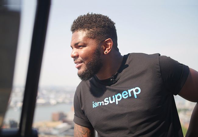 Wereldkampioen kickboksen Luis Tavares sluit sponsor deal met IT bedrijf Superp
