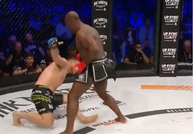 Melvin Manhoef boekt winst tijdens Bellator Londen (video)