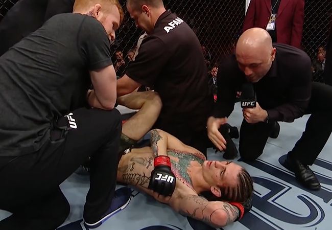 Geschorste MMA-vechter verdiend bakken geld met gamen