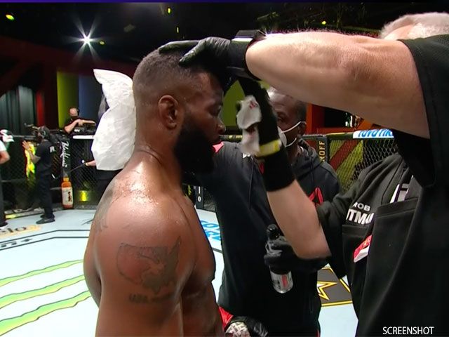 OPEN WOND: Gilbert Burns neemt Tyron Woodley titelkans af